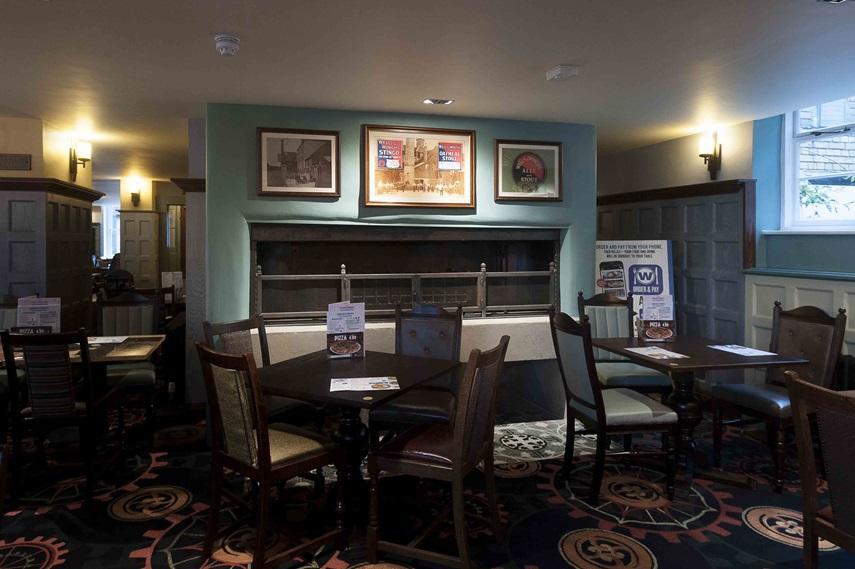 The Crown Hotel Wetherspoon บิกเกิลส์เวด ภายนอก รูปภาพ